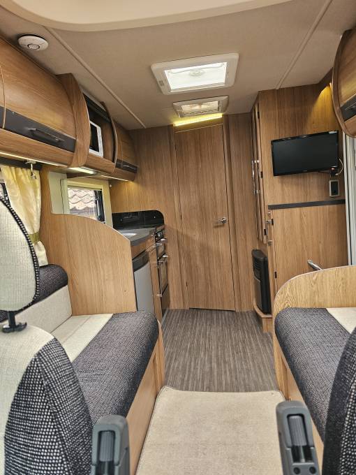Autotrail Tracker RS,2berth,2belt,3500kg,reversing camera, motorhome ...