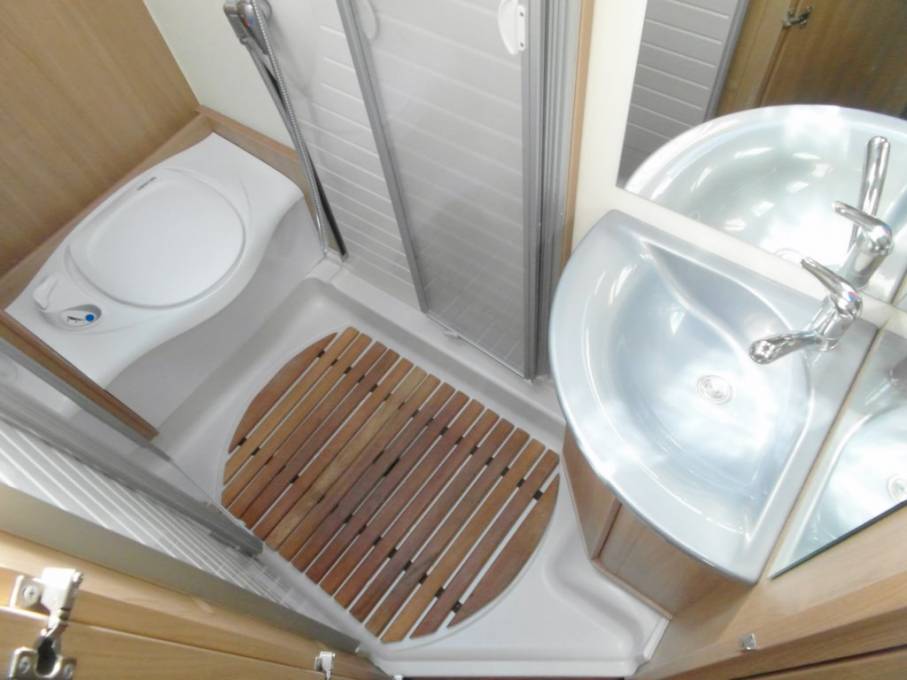 Burstner Ixeo 666 4 Berth Motorhome Dropdown bed