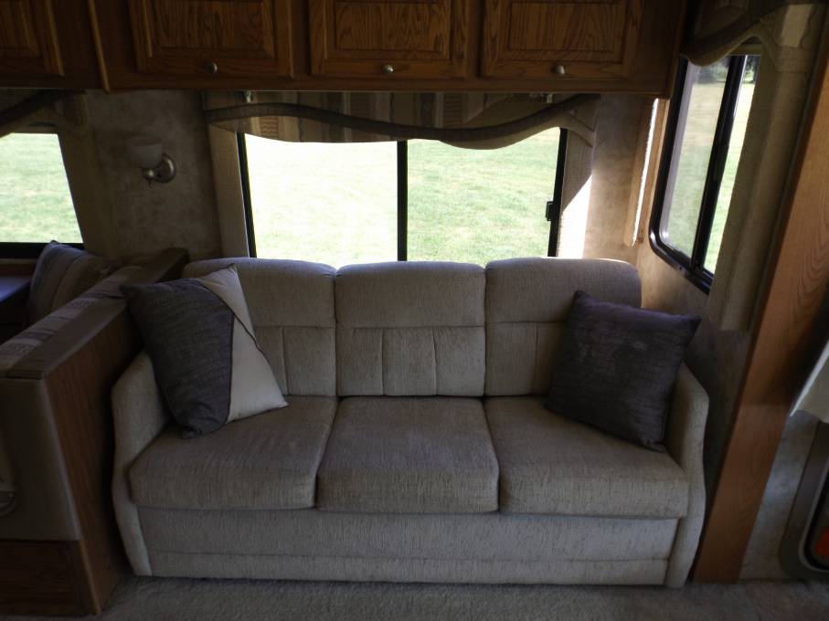 Tiffin RV with 2 slides Gen Set and 6 berths