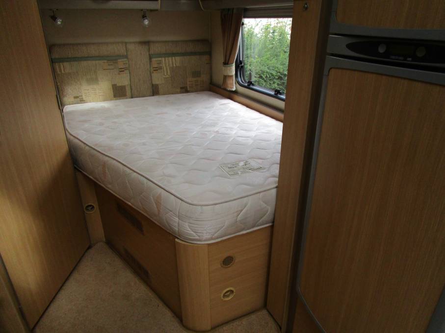 BESSACARR E560 4 BERTH FRENCH BED MOTORHOME FOR SALE