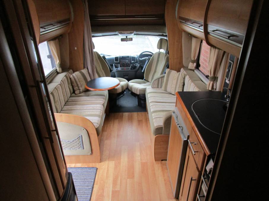 AUTO TRAIL CHEYENNE 696G 4 BERTH TRANSVERSE BED LARGE GARAGE MOTORHOME