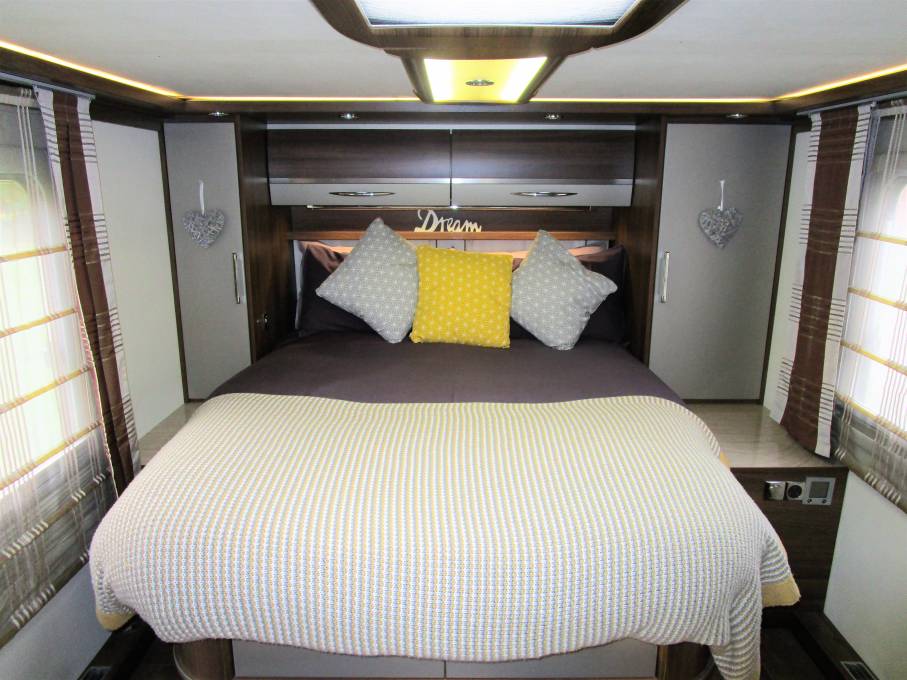 BURSTNER ELEGANCE I900 AUTOMATIC 4 BERTH A CLASS ISLAND BED motorhome