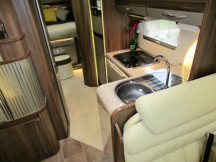 BURSTNER ELEGANCE I900 AUTOMATIC 4 BERTH A CLASS ISLAND BED motorhome