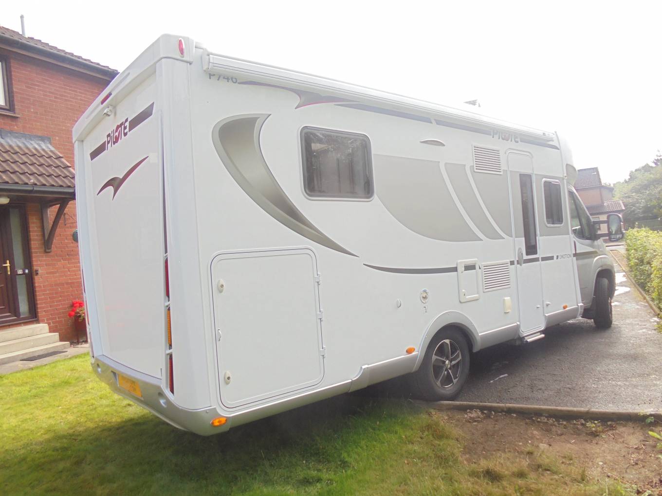 Pilote P746 Emotion 6 Berth 4 Seatbelts Rear Bedroom with Fixed Island