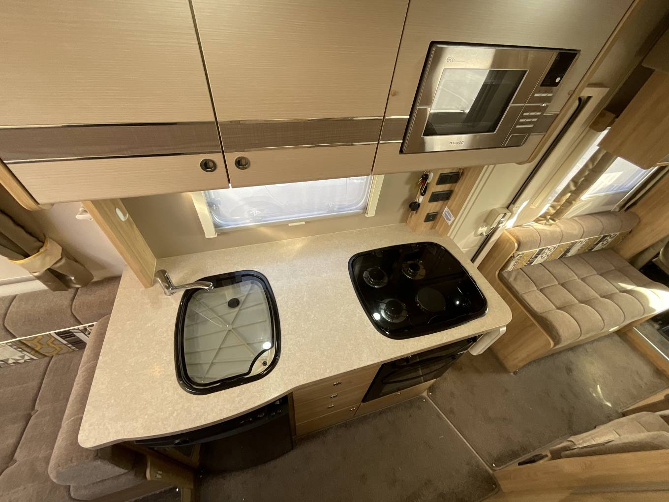 Elddis Evolution Autoquest 196 6 berth 6 belt low profile electric drop