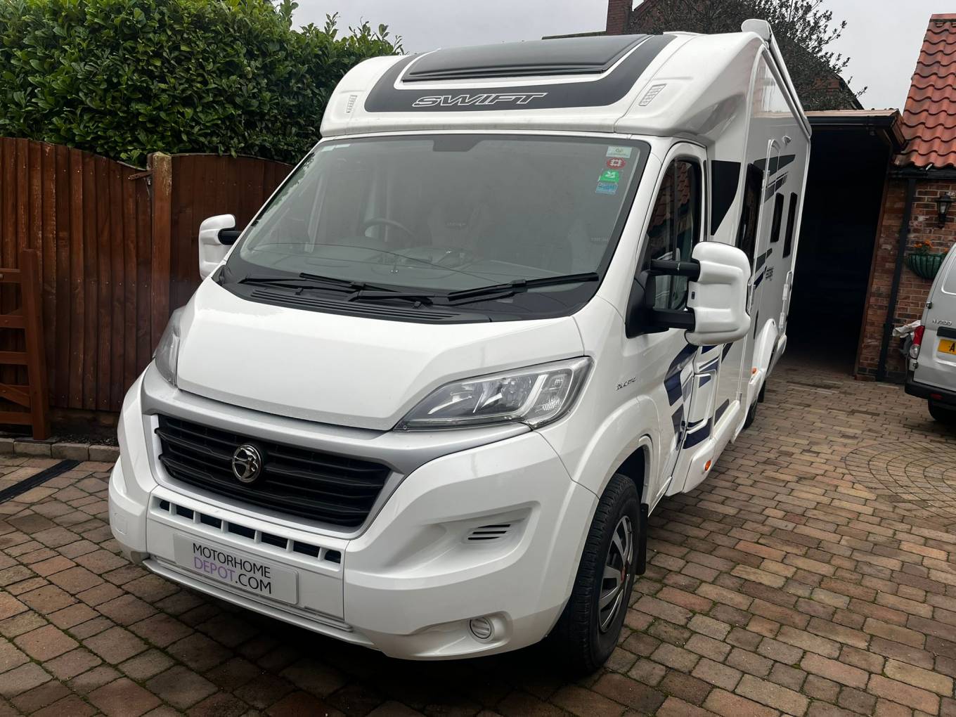 Swift Escape 694 4 berth 4belts island bed fixed bed motorhome