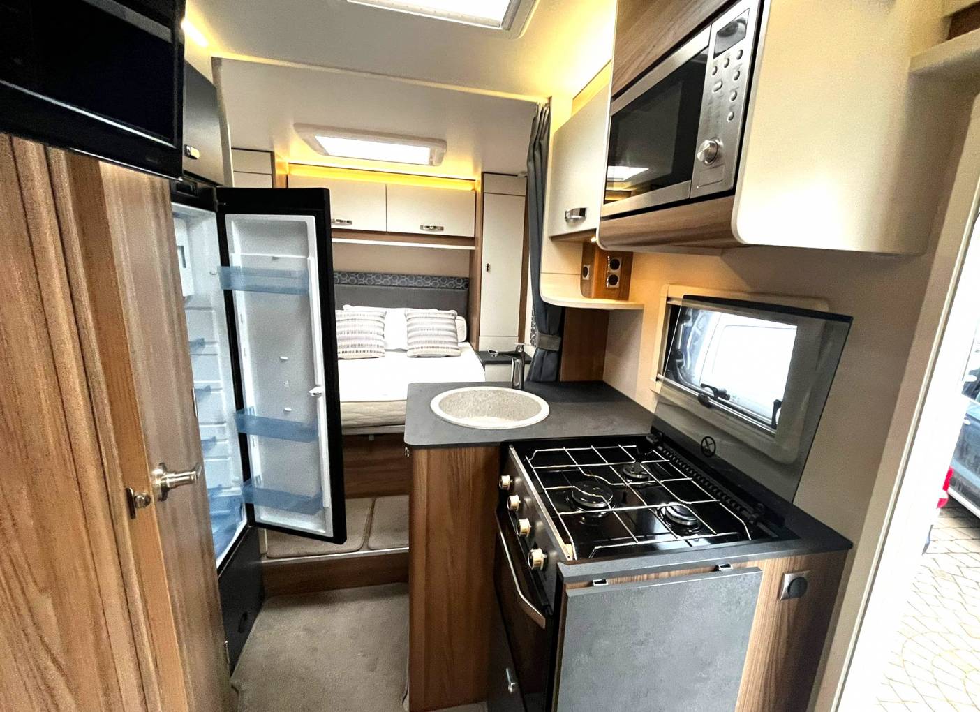 Swift Escape 694 4 berth 4belts island bed fixed bed motorhome