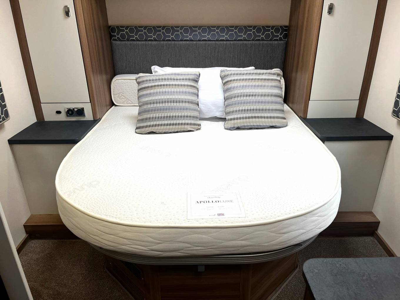 Swift Escape 694 4 berth 4belts island bed fixed bed motorhome
