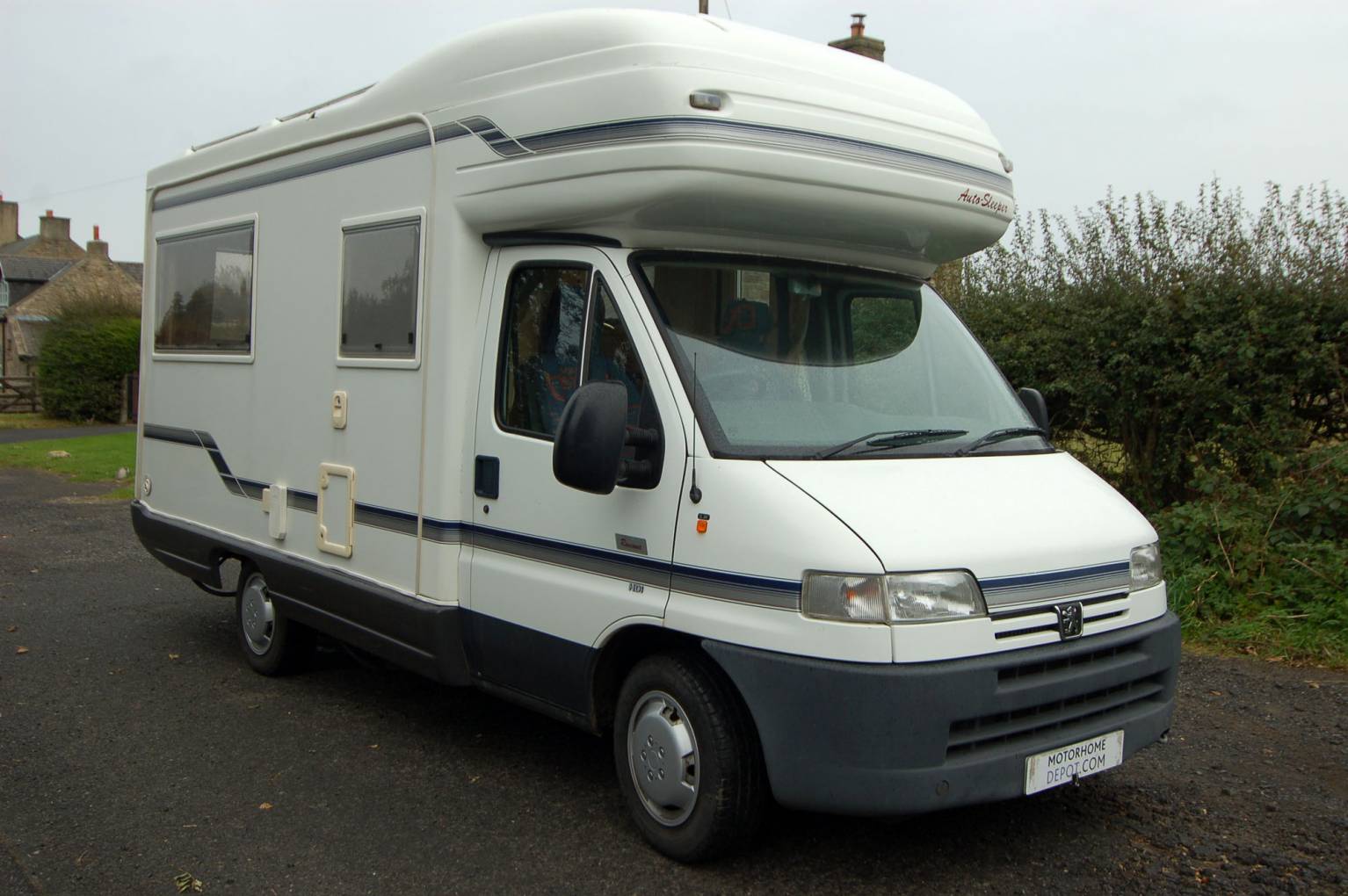 2002 Autosleeper Ravenna coachbuilt motorhome for sale, one owner from new, 2.8 litre turbodiesel