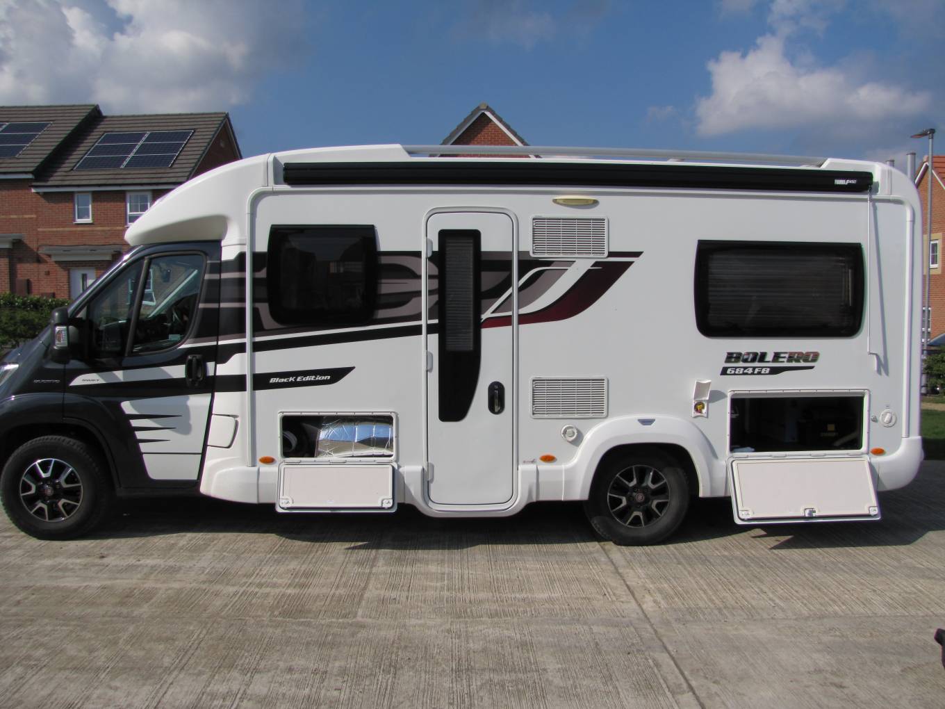 Swift Bolero 684FB Black Edition, 2015, 4 Belts, 4 Berth, French Bed
