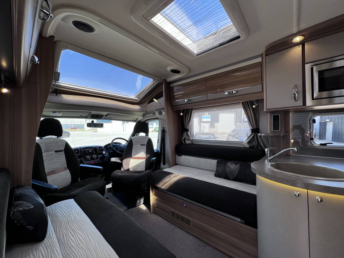 Bessacarr E582 Luxury Rear fixed Bed Motorhome For Sale