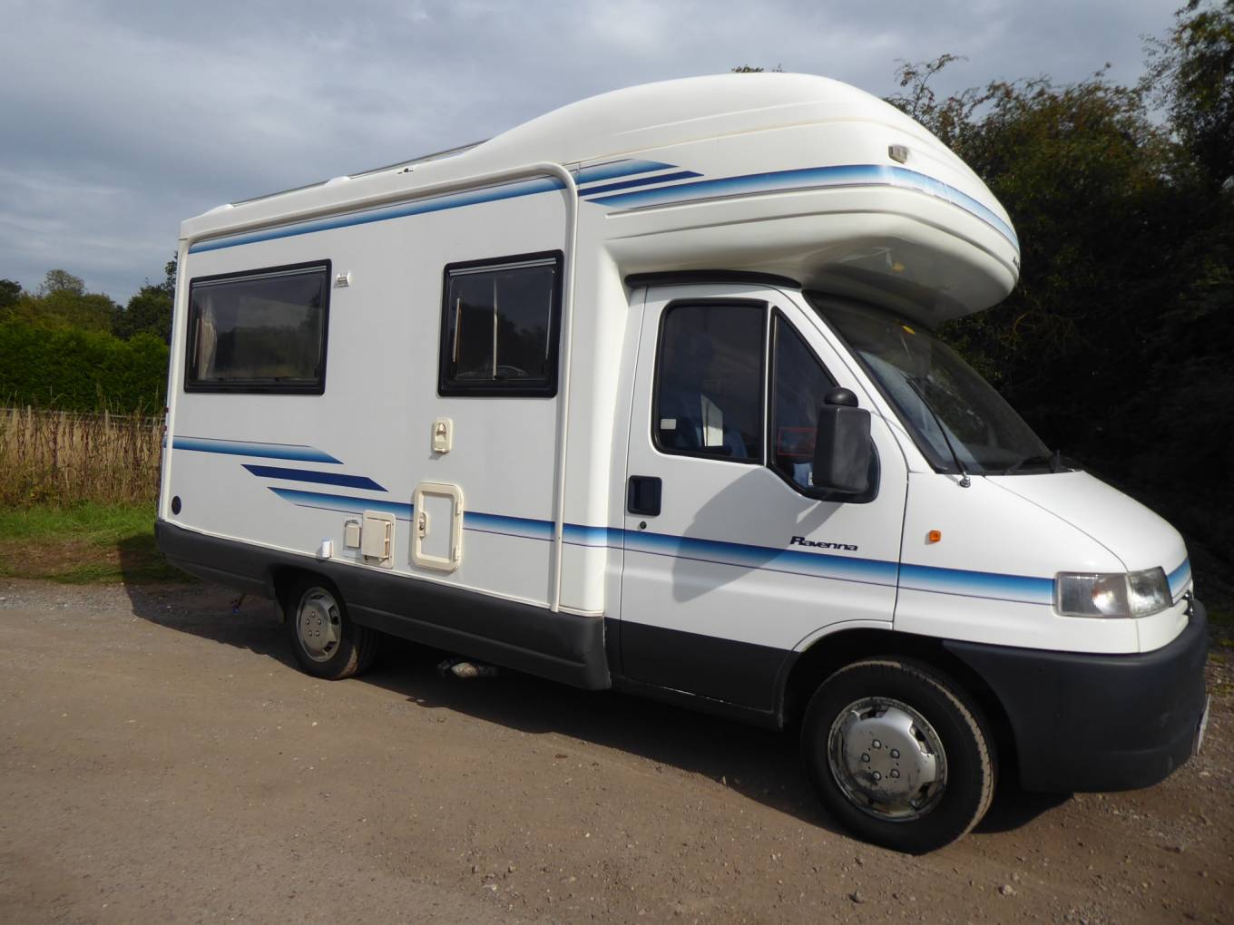 Autosleeper Ravenna 1998. 4 Berth. Rear LShape Lounge converts to