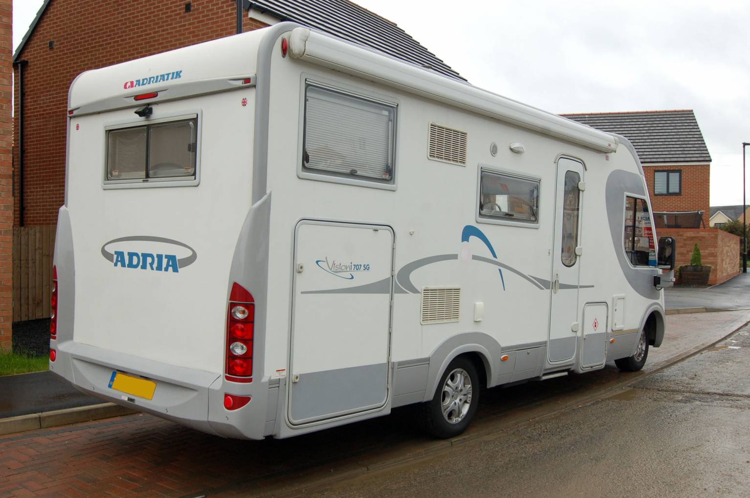 2007 automatic Adria Adriatik Vision i707 RHD A Class motorhome with garage