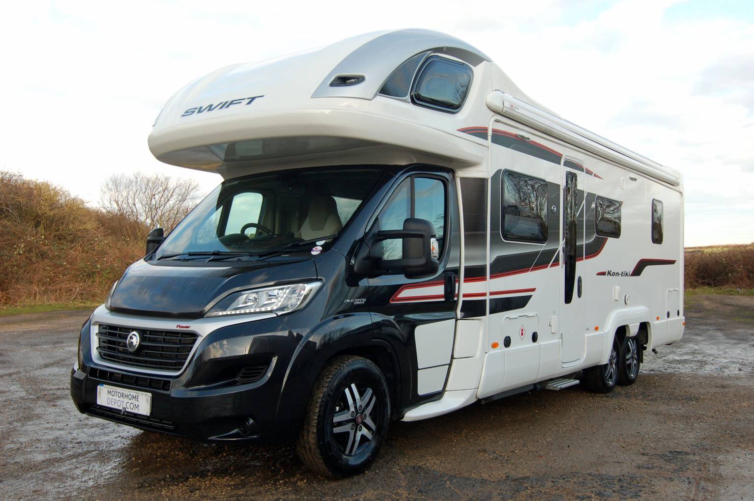 2017 Swift Kontiki 669 luxury island bed motorhome