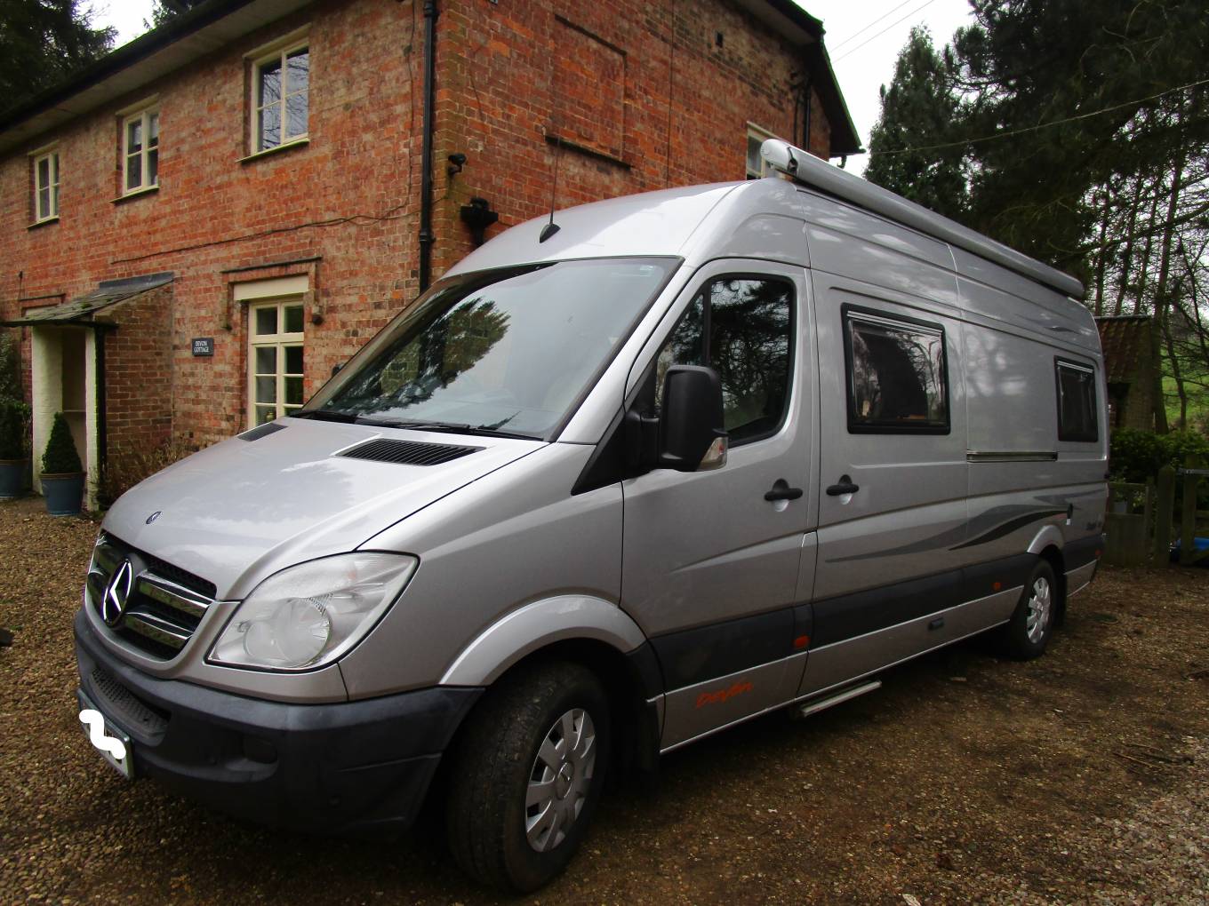 DEVON SAPPHIRE AUTOMATIC 3 BERTH END LOUNGE CAMPER VAN MOTORHOME 2010