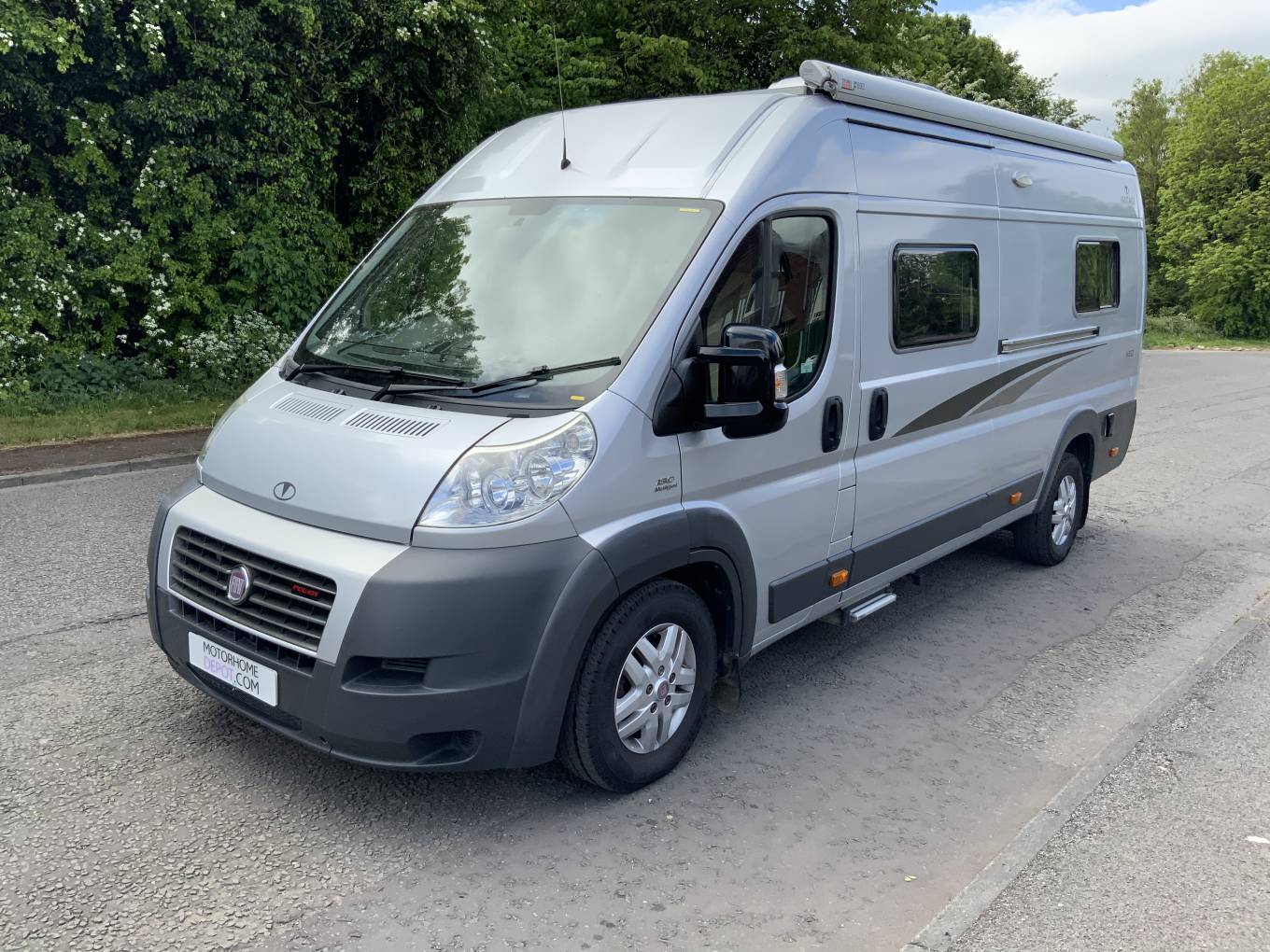 Vantage Neo 2 Berth Luxury Rear Lounge Twin Single Beds Camper Van For Sale