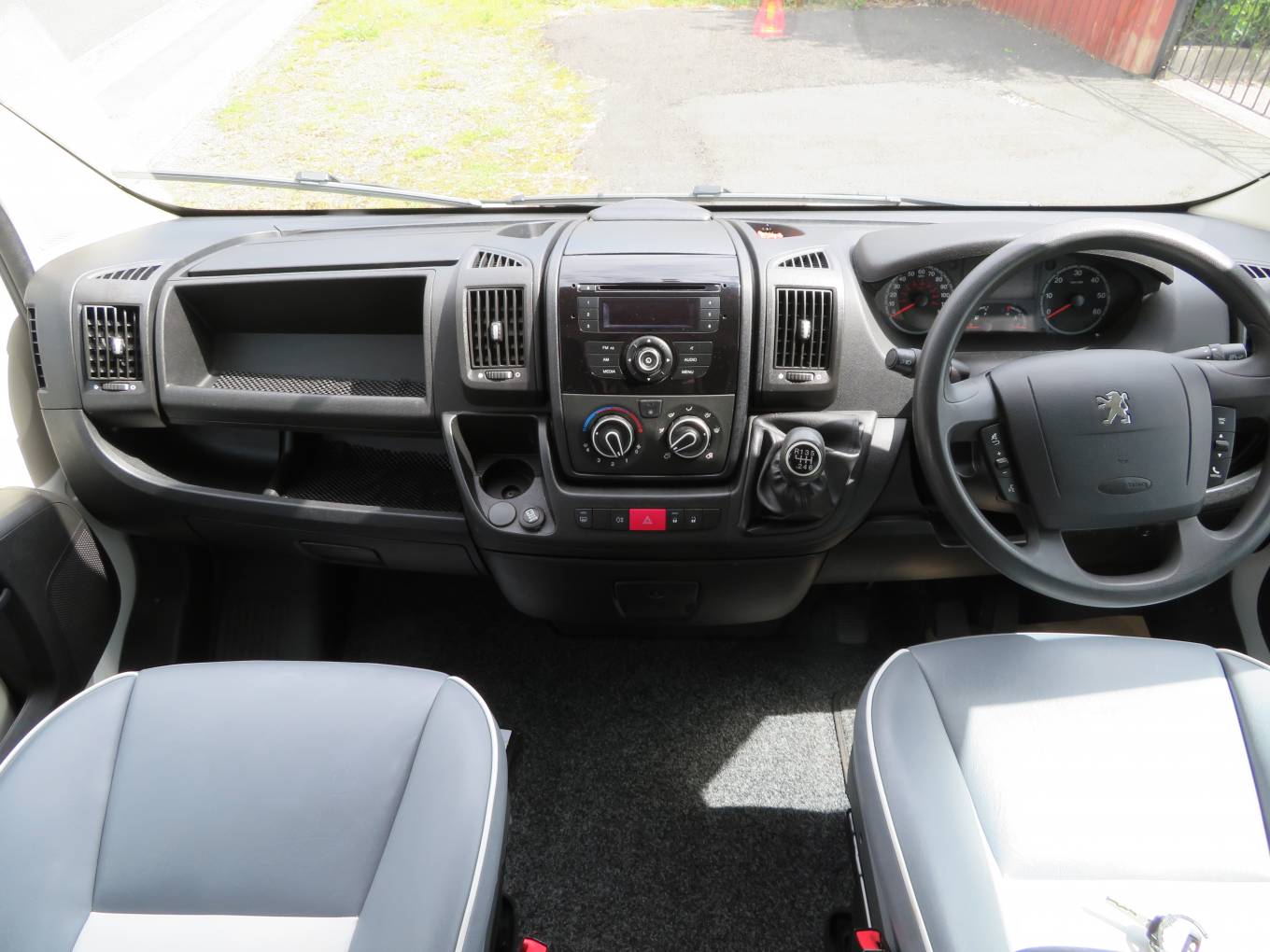 Peugeot Boxer Camper (ab 2014) Sitzbezug selbst konfigurieren – DriveDressy