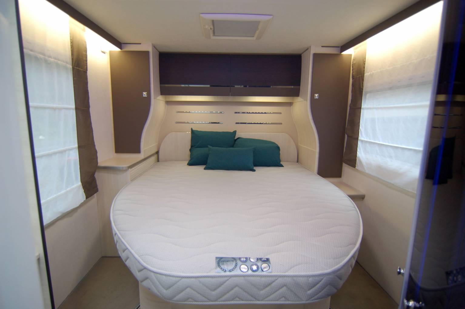 2018 Chausson 718XLB luxury island bed motorhome