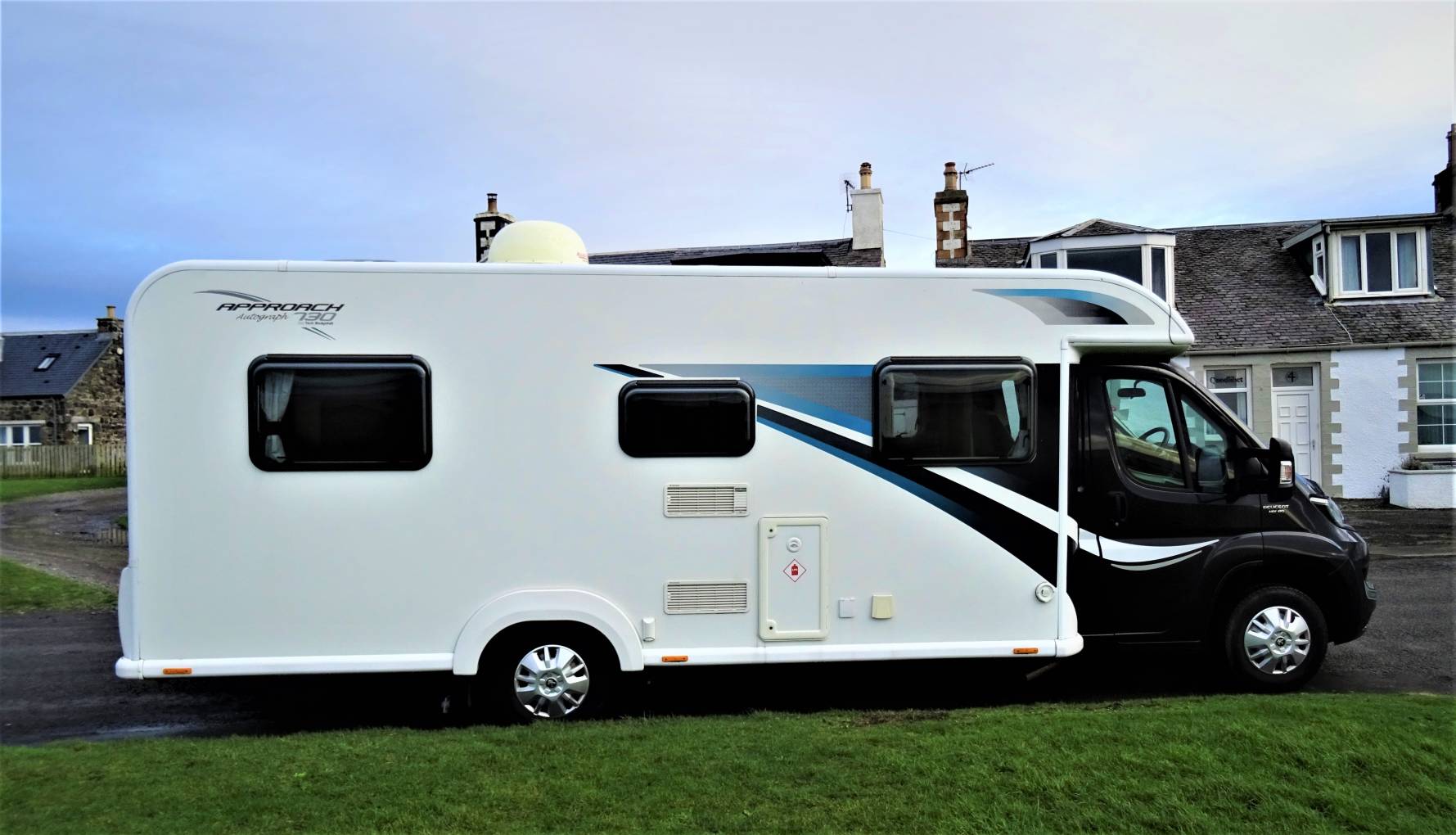 Bailey Approach Autograph 730 2015 4 Berth Rear Fixed Bed