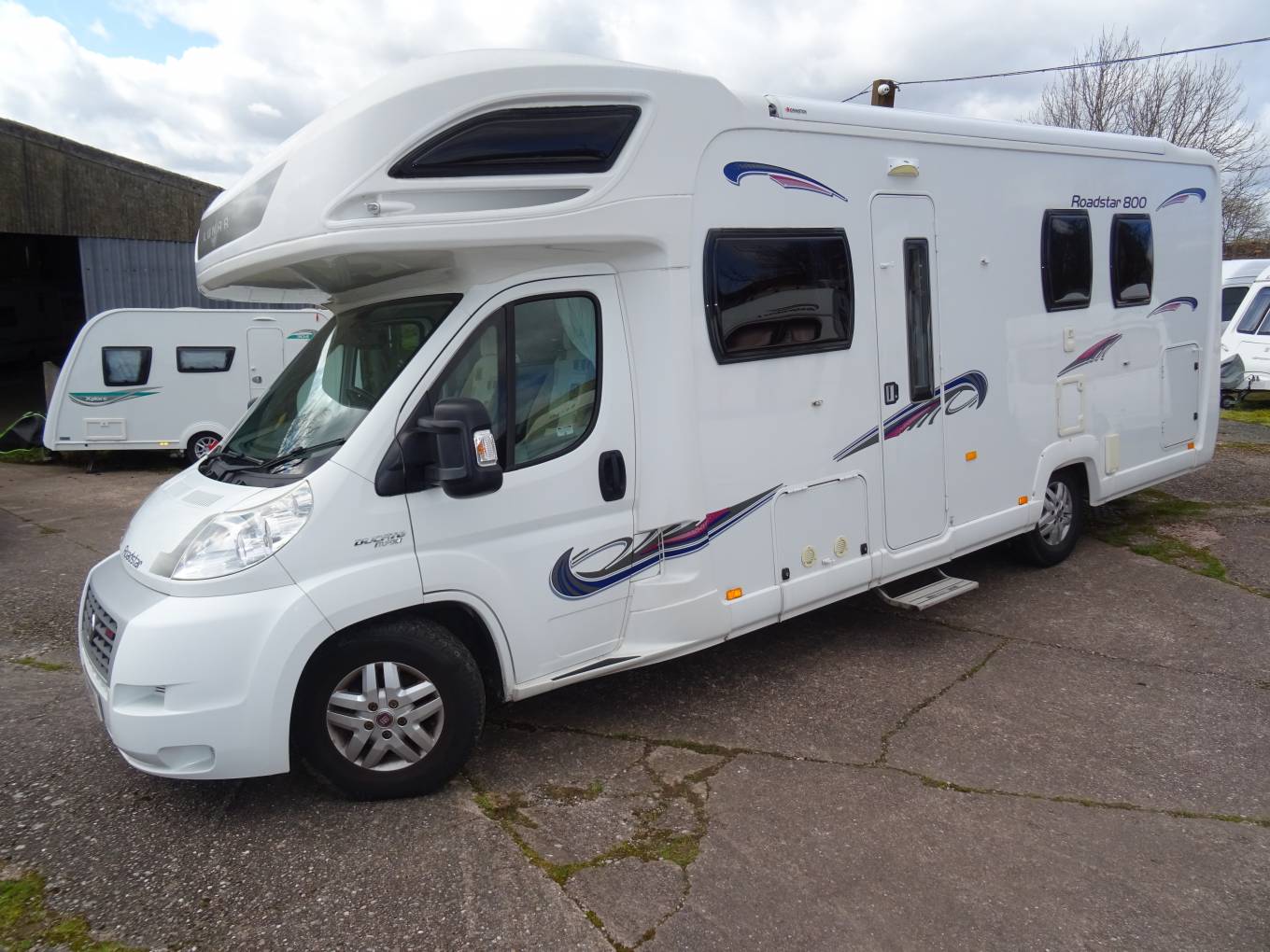Lunar Roadstar 800 6 berth rear fixed island bed small garage automatic