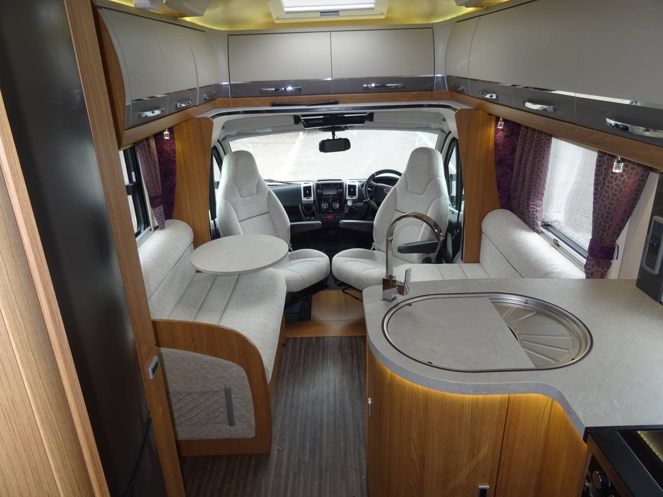 AutoTrail Delaware Auto 4 berth Rear Fixed bed motorhome for sale