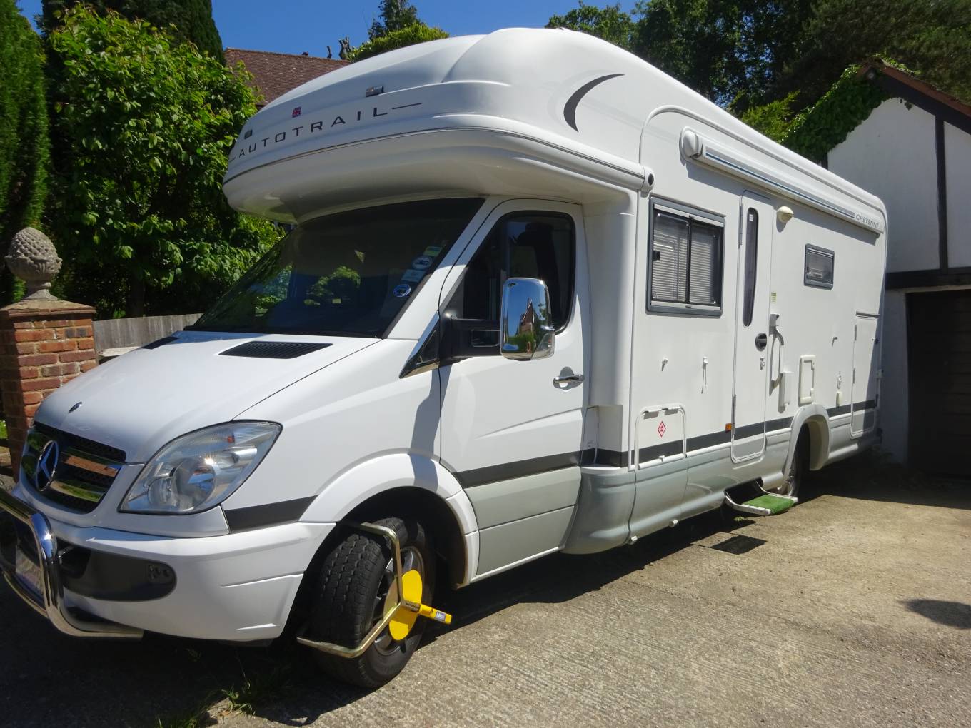 2008 AutoTrail Cheyenne 696G large garage motorhome fixed bed
